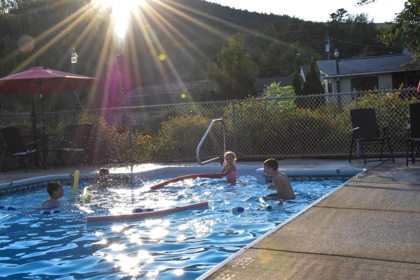 Adirondack Sunrise Lodge Lake George Bagian luar foto