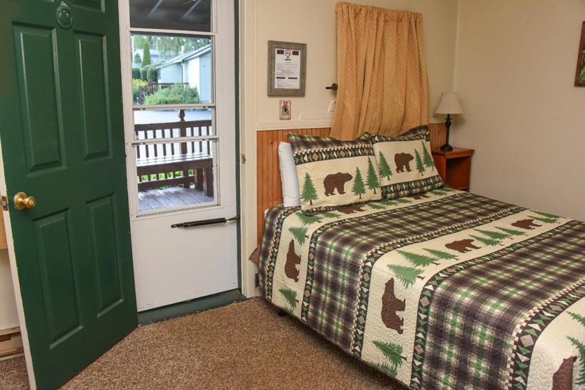 Adirondack Sunrise Lodge Lake George Bagian luar foto