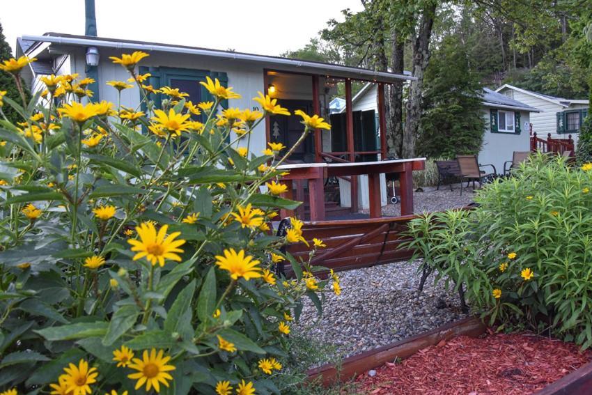 Adirondack Sunrise Lodge Lake George Bagian luar foto