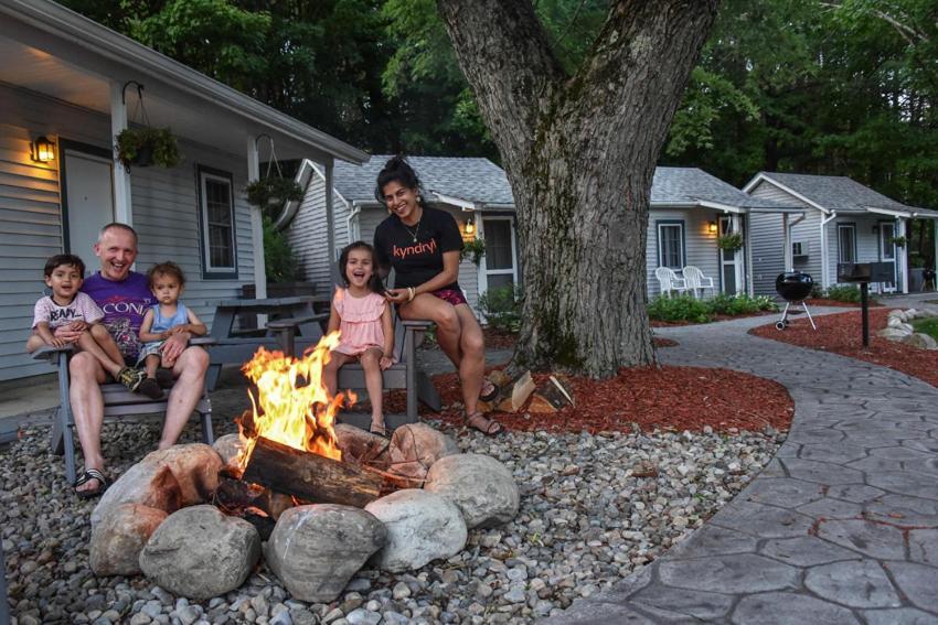 Adirondack Sunrise Lodge Lake George Bagian luar foto